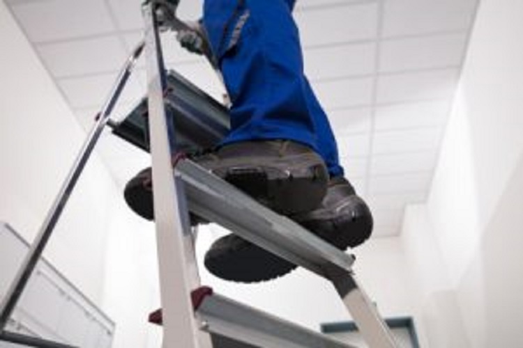 Ladder Safety Tips to Prevent Workplace Injuries