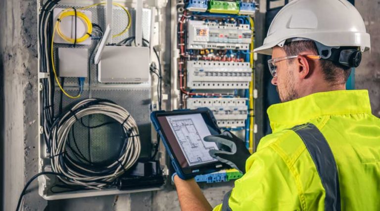 Digital Tools Transform Technicians Work