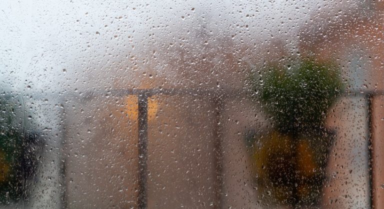 How to reduce exterior window condensation